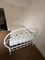 Antiek spijlen bed - twijfelaar met nieuwe matras en lak, Huis en Inrichting, Slaapkamer | Bedden, Ophalen, Wit, Nieuw, Twijfelaar