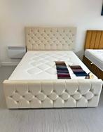 Luxe gestoffeerd bed met knopen, Ophalen of Verzenden, Zo goed als nieuw