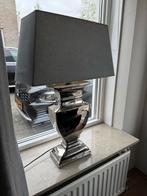 Stijlvolle Tafellamp met Zilveren Voet en Zwarte Kap, Huis en Inrichting, Ophalen, Gebruikt, Metaal, 50 tot 75 cm