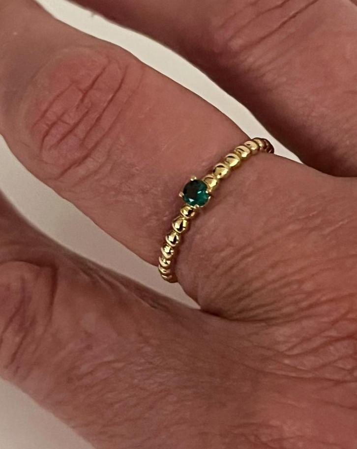 Heel mooi fijn 9 krt gouden ring met groen edelsteentje mt18, Sieraden, Tassen en Uiterlijk, Ringen, Zo goed als nieuw, Dame, 17 tot 18