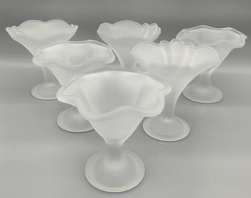 6 Italiaanse sorbetcoupes/ ijscoupes - matglas- decoratief! beschikbaar voor biedingen