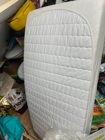 Kinder bed matras nog zgn 150x 70 beschikbaar voor biedingen