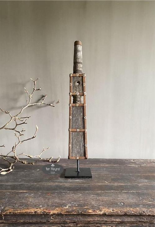 Oud houten ornament op standaard hout stoer sober landelijk, Huis en Inrichting, Woonaccessoires | Overige, Nieuw, Verzenden