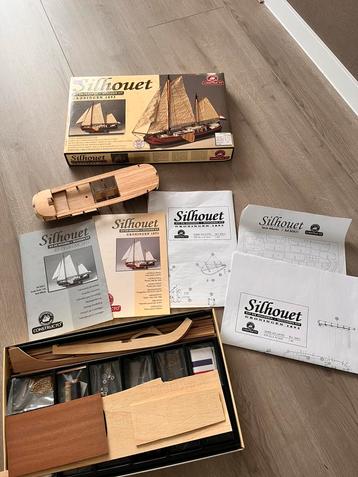 Constructo Silhouet beschikbaar voor biedingen