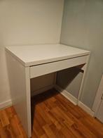 Ikea Micke Bureau - Klein Wit Bureau, Huis en Inrichting, Bureaus, Ophalen, Gebruikt