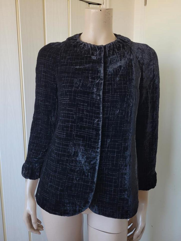 Armani velours jasje zwart blazer maat 36/S, Kleding | Dames, Jasjes, Kostuums en Pakken, Zo goed als nieuw, Maat 36 (S), Zwart