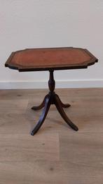antieke sidetable met rood lederen blad, Ophalen