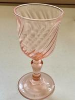 Vintage Borrelglaasje roze met spiraal, Luminarc Rosaline, Ophalen of Verzenden, Gebruikt, Borrel- of Shotglas