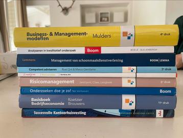 Studieboeken facility management te koop  beschikbaar voor biedingen