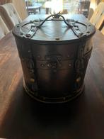 Vintage decoratieve hoedendoos met riemen, Ophalen