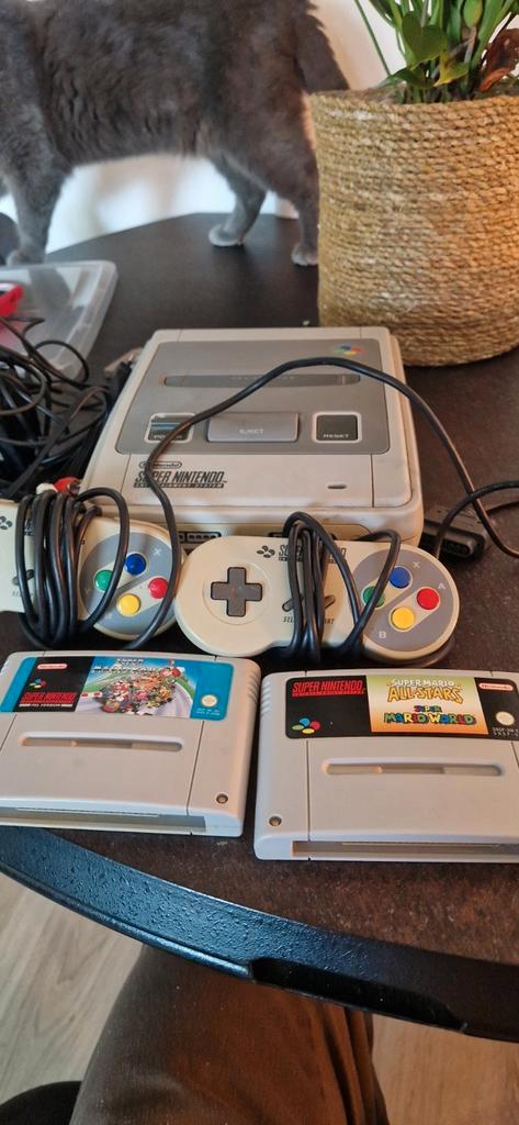 Super Nintendo, Spelcomputers en Games, Spelcomputers | Nintendo Super NES, Gebruikt, Met 2 controllers, Met games, Ophalen