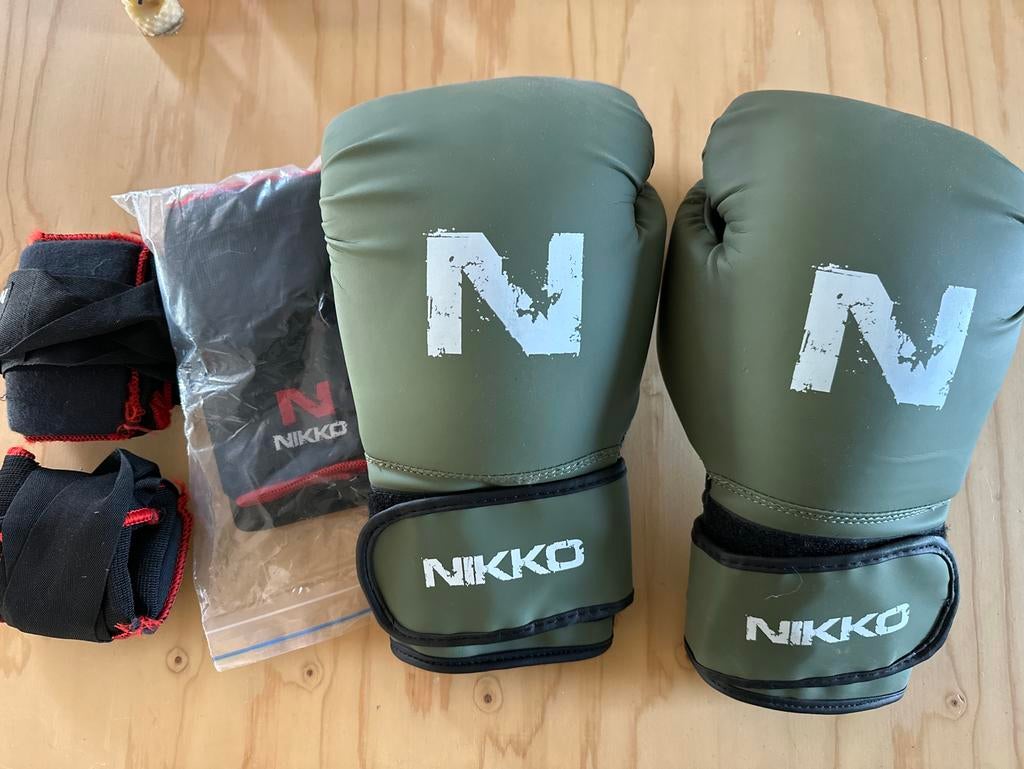 Nikko Bokshandschoenen 14 oz Bandages - Zo goed als nieuw!, Ophalen of Verzenden, Zo goed als nieuw, Bokshandschoenen