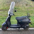 Te koop hele mooie DJJD Cashmere scooter met weinig km's!!, Fietsen en Brommers, Brommers | Overige merken, Maximaal 45 km/u, 50 cc