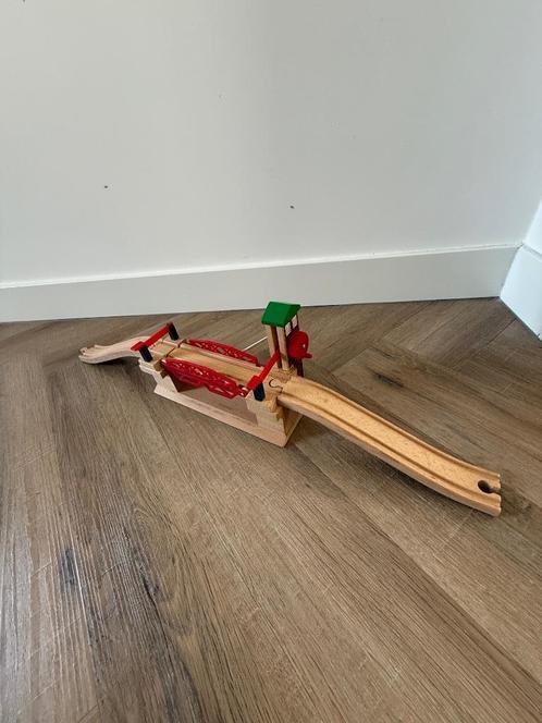 Heel goed Brio houten trein ophaalbrug brug vintage 33757, Kinderen en Baby's, Speelgoed | Houten speelgoed, Zo goed als nieuw