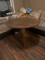 Oude houten tafels, Ophalen