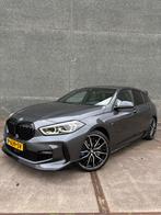 BMW 1-Serie 120i 178pk Aut 2022 Grijs, Auto's, BMW, 1998 cc, 74 €/maand, Zwart, 4 cilinders