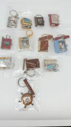 12 oude sleutelhangers: 11 boekjes en 1 kompas, Verzenden, Gebruikt, Overige typen