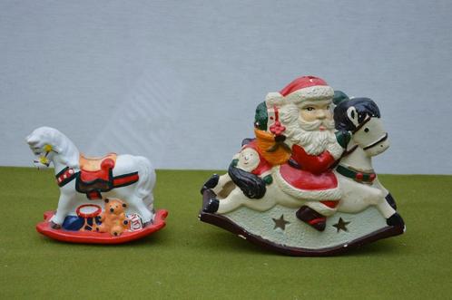 2 oude gipsen Kerstbeelden jaren 80, Kerstman op hobbelpaard, Diversen, Kerst, Gebruikt, Ophalen of Verzenden