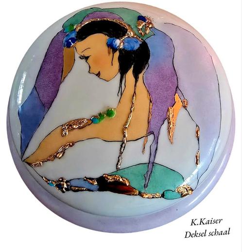 Design Dekselschaal 3d
Ontwerper K.kaiser
Porcelain
24kgold, Antiek en Kunst, Antiek | Porselein, Ophalen of Verzenden