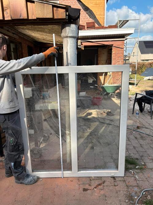 Pvc kozijn met vast raam ( dubbel glas), Doe-het-zelf en Verbouw, Glas en Ramen, Zo goed als nieuw, Gevelraam of Ruit, 120 tot 160 cm