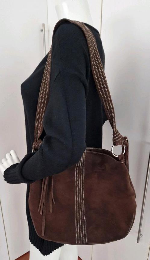 SUÈDE DONKERBRUINE SCHOUDERTAS, Sieraden, Tassen en Uiterlijk, Tassen | Schoudertassen, Zo goed als nieuw, Bruin, Leer, Ophalen of Verzenden