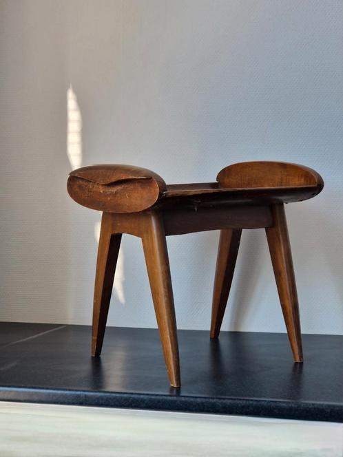 Vintage designmeubel bijzet lectuurtafeltje teak hout, Huis en Inrichting, Tafels | Bijzettafels, Zo goed als nieuw, Rond, Minder dan 55 cm