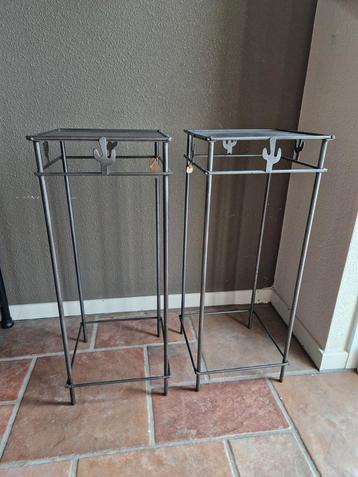 2 plantentafeltjes beschikbaar voor biedingen