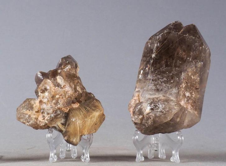 2 - bergkristal rookkwarts met rutiel kwarts mineralen, Verzamelen, Mineralen en Fossielen, Mineraal, Ophalen of Verzenden