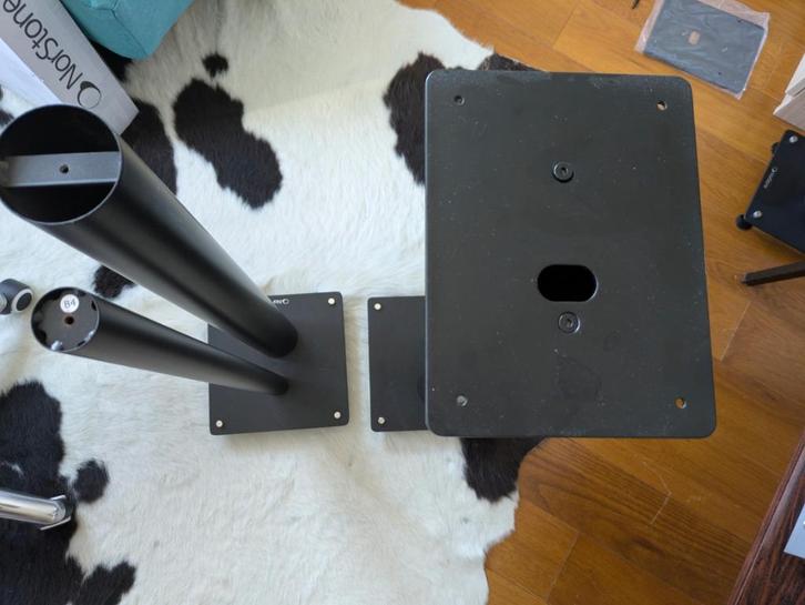 NorStone Stylum 3 satijn zwarte luidsprekerstatieven, Audio, Tv en Foto, Luidsprekers, Zo goed als nieuw, Overige merken, Ophalen