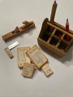 Poppenhuis doosjes moertjes haakjes, Verzamelen, Poppenhuizen en Toebehoren, Ophalen of Verzenden, Zo goed als nieuw, Poppenhuis