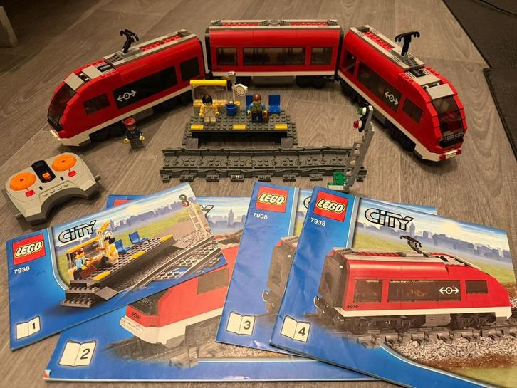 Lego treinen en station en extra rails (7937, 7938 en 7939, Kinderen en Baby's, Speelgoed | Duplo en Lego, Zo goed als nieuw, Lego