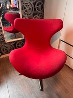 Rode Woood draaifauteuil, Ophalen