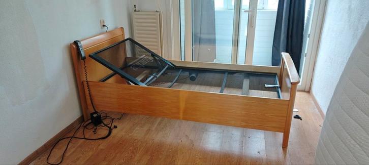 Auping bed, elektrisch verstelbaar, als ziektebed, Huis en Inrichting, Slaapkamer | Bedden, Gebruikt, Eenpersoons, 90 cm, 200 cm