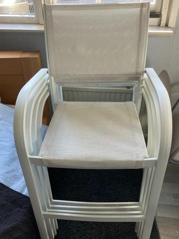 4 persoons Bartuinset; 4 hoge tuinstoelen en tafel beschikbaar voor biedingen