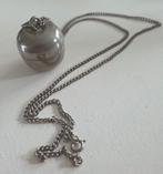 Revlon ketting Charlie parfum appel ketting vintage parfum, Sieraden, Tassen en Uiterlijk, Ophalen of Verzenden, Gebruikt, Overige materialen
