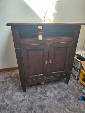 Vintage computerkast beschikbaar voor biedingen