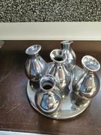 Vaasjes chromen op plateau zie alle foto's, Huis en Inrichting, Woonaccessoires | Vazen, Ophalen of Verzenden, Overige kleuren