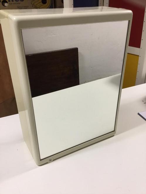 Vintage medicijnkastje, Verzamelen, Retro, Persoonlijke verzorging, Ophalen of Verzenden