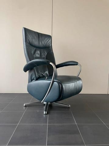 Nette moderne leren relax fauteuil / relax stoel beschikbaar voor biedingen