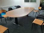 Mooie zware houten ovale vergadertafel., Ophalen