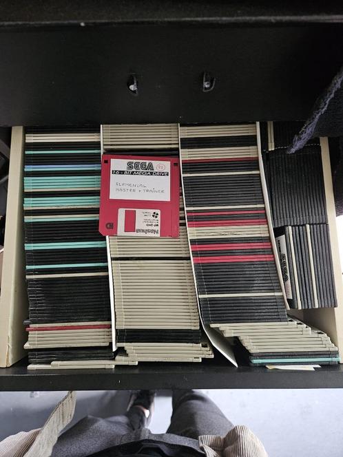 Kast vol Floppy Disc - Super Nintendo & SEGA MEGA Drive, Spelcomputers en Games, Games | Sega, Zo goed als nieuw, Mega Drive, Overige genres