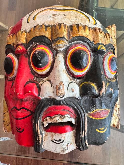 Balinese maskers Vishnu-Brahma-Shiva, 2(?)x Hanuman, Antiek en Kunst, Kunst | Niet-Westerse kunst, Ophalen of Verzenden