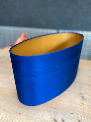 Ovalen lampenkap van ruwe zijde blauw beschikbaar voor biedingen