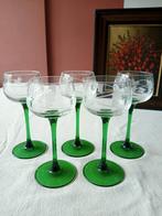 Vintage wijnglazen groene voet gegraveerd, Verzamelen, Glas en Borrelglaasjes, Ophalen of Verzenden, Zo goed als nieuw, Overige typen