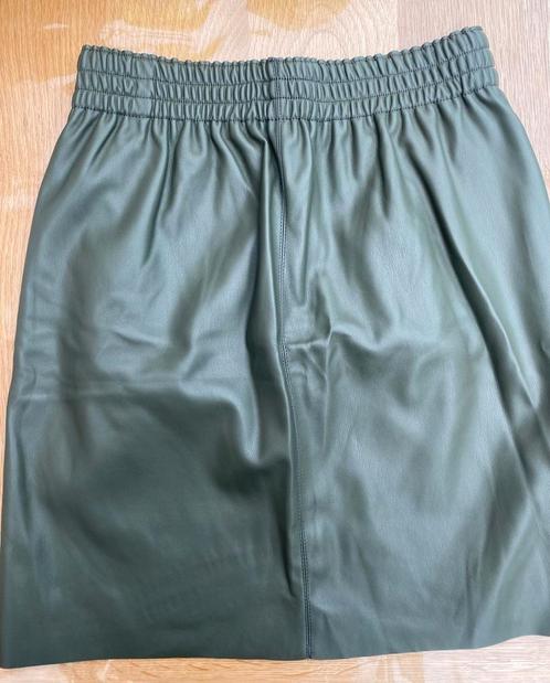 NIEUW Lederlook rok mt S zacht van binnenstof, Kleding | Dames, Rokken, Nieuw, Zwart, Boven de knie, Ophalen