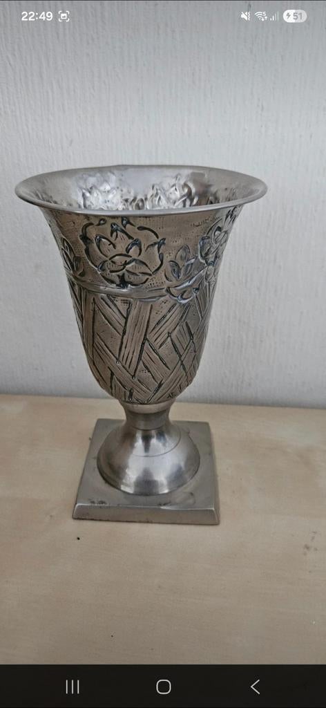 Vintage Metalen Vaas met Gedetailleerd Design, Antiek en Kunst, Ophalen of Verzenden