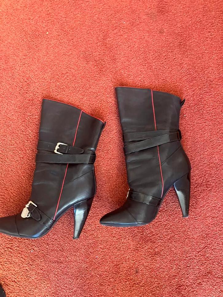 Te klein gekochte prachtige laarzen Guess mt 38 hoge hak, Kleding | Dames, Schoenen, Zo goed als nieuw, Zwart, Ophalen of Verzenden