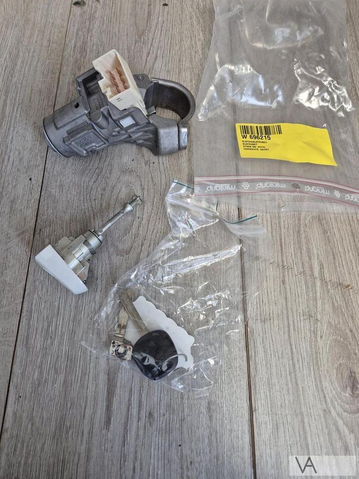 Peugeot 108 Citroen C1 Toyota Aygo 2014 - 2023 slotenset €30, Auto-onderdelen, Carrosserie en Plaatwerk, Peugeot, Gebruikt, Ophalen of Verzenden