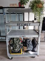 Grote stellingkast /eierkar zeer stevig. Zink. Op wielen., Ophalen, Gebruikt
