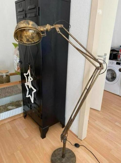 Scharnierlamp / industriële vloerlamp / staande lamp brons, Huis en Inrichting, Lampen | Vloerlampen, Gebruikt, Ophalen